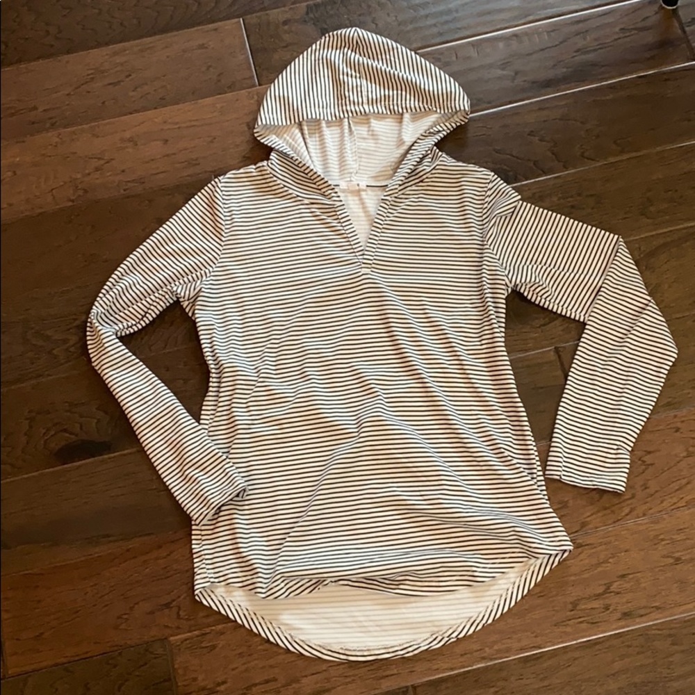 🔥3/$20 B&W striped pullover